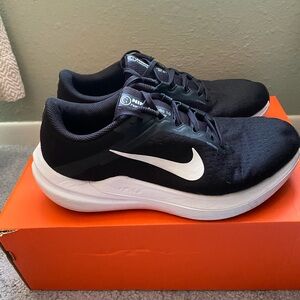 Black Women’s Nike Winflo 10 Shoes (Size 8.5, Gently Worn)
